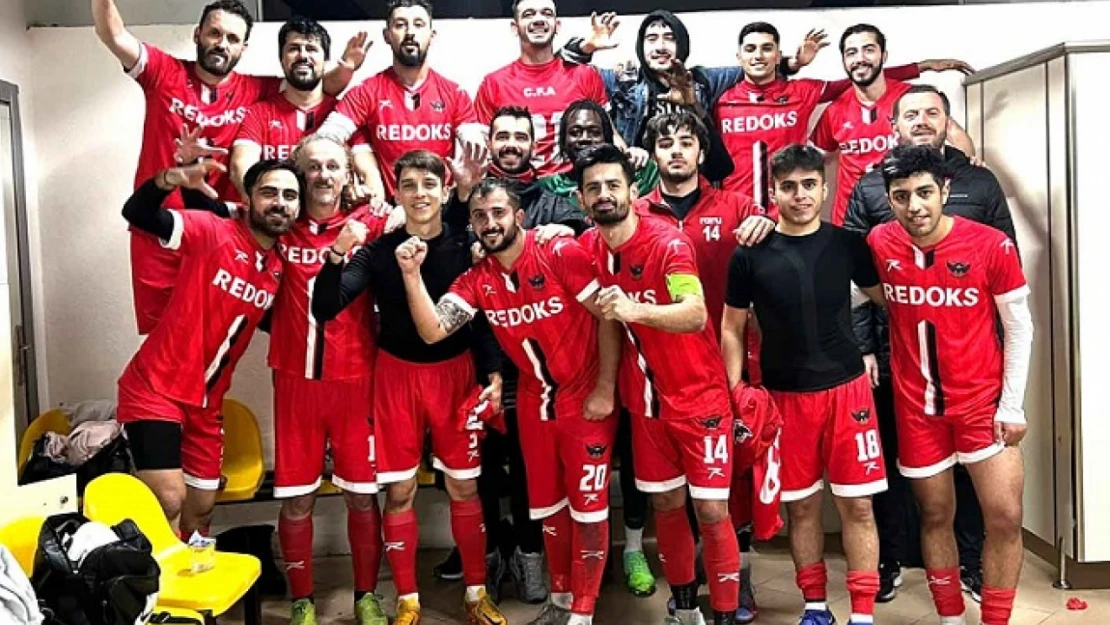 Tahtakale oyuncuları kapışılıyor