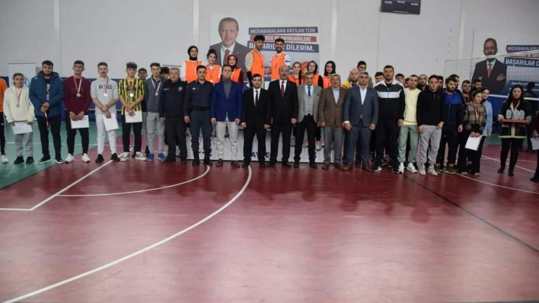 Tomarza Kaymakamlık Voleybol Turnuvası Sona Erdi