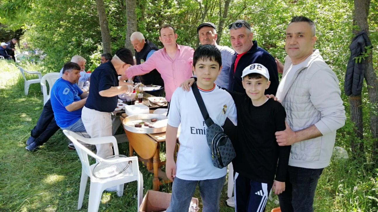 Alipaşaspor'da Sezon Sonu Mangal Keyfi