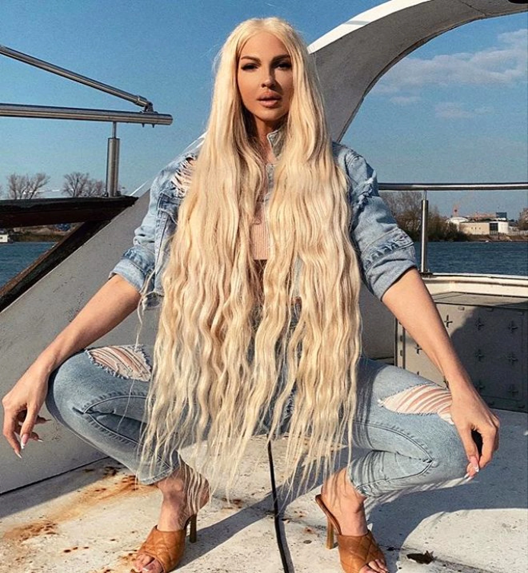 Eşiyle aralarındaki buzları eriten Dusco Tosic, kesenin ağzını açtı