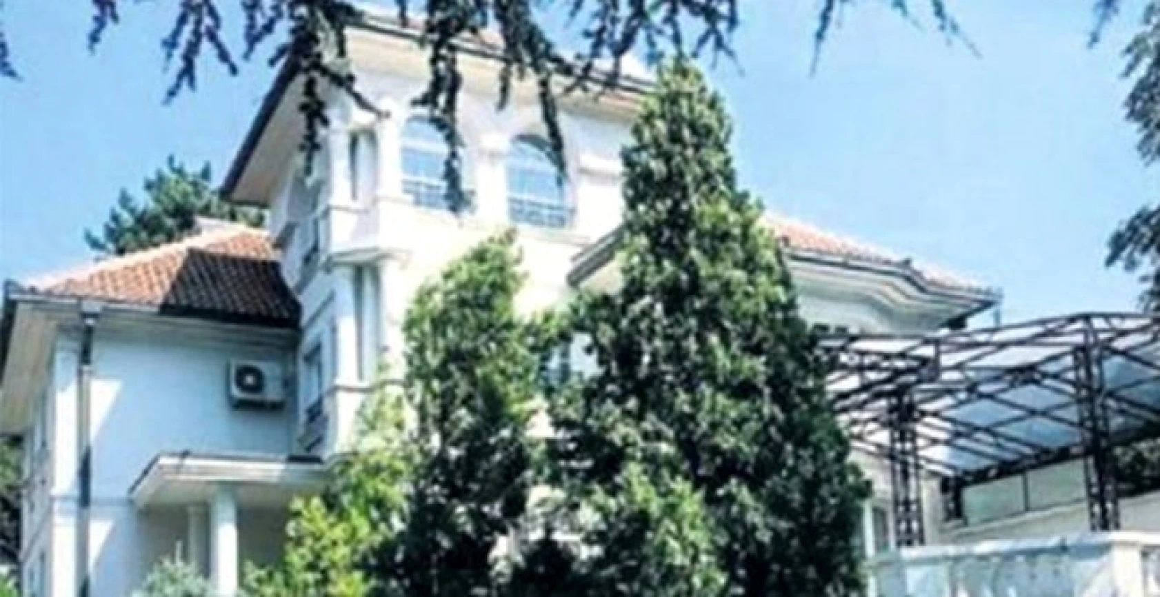 Eşiyle aralarındaki buzları eriten Dusco Tosic, kesenin ağzını açtı