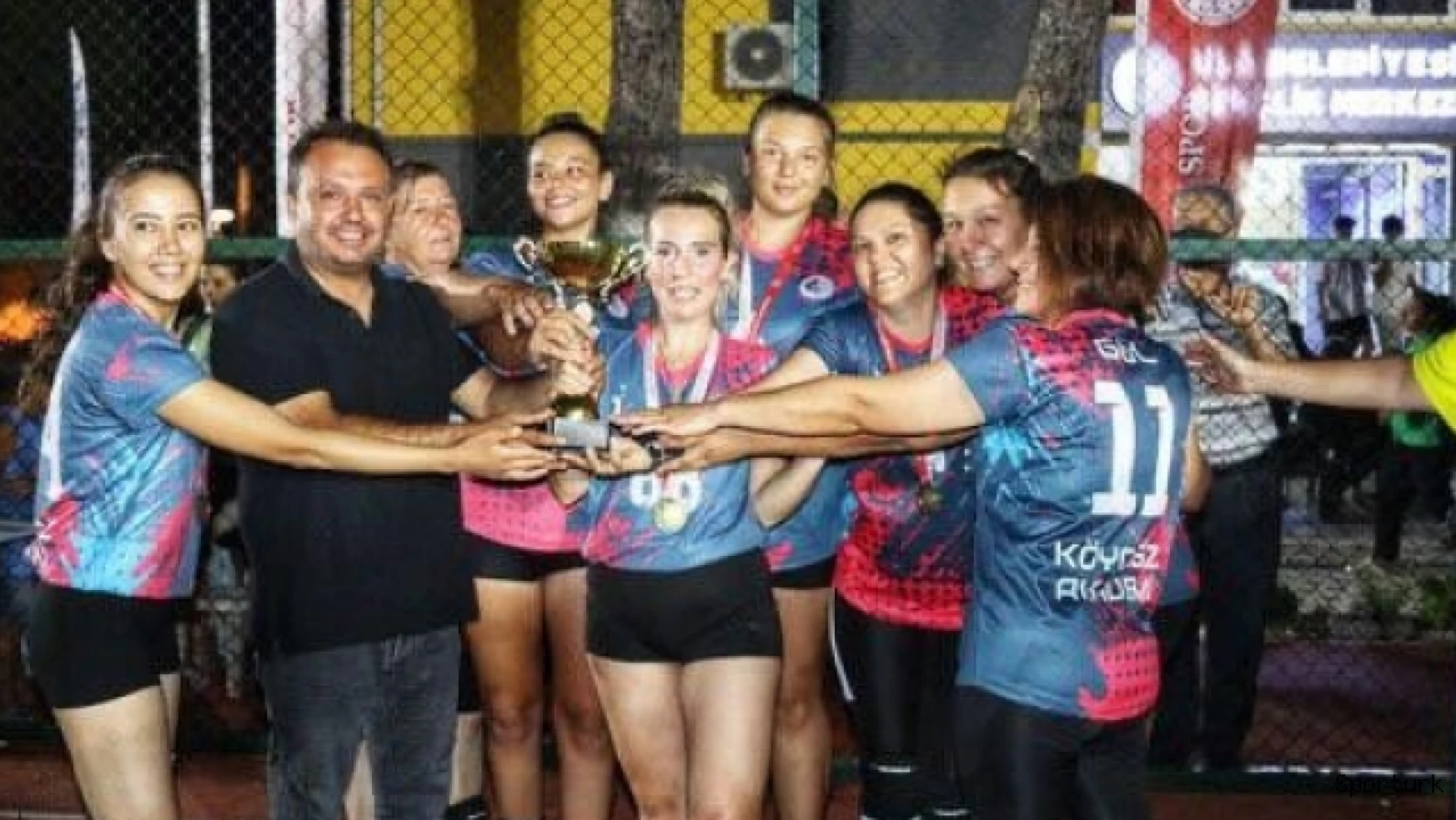 Köyceğiz'in kadın voleybol takımı katıldığı şampiyonada birinci oldu