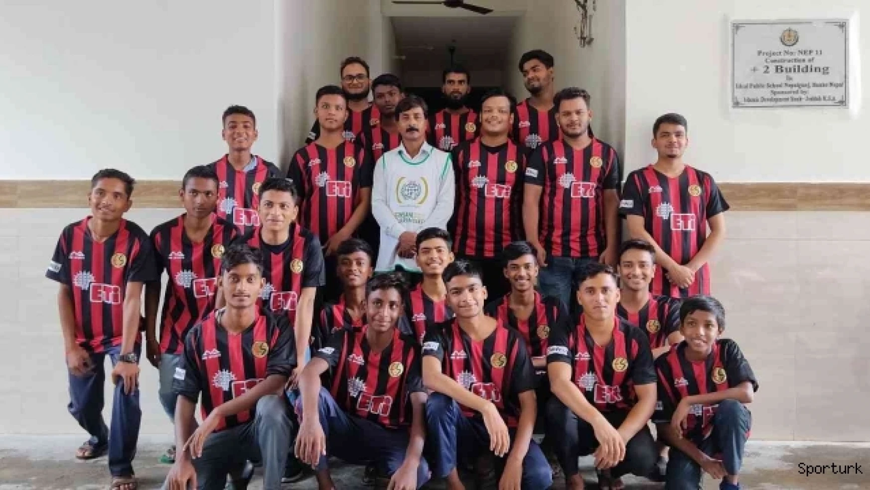 Nepal'deki çocuklar Eskişehirspor formasıyla mutlu oldu