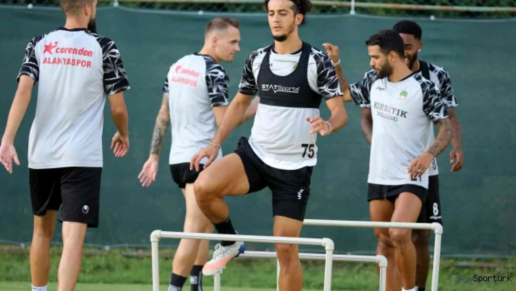Corendon Alanyaspor, Başakşehir maçı hazırlıklarına başladı