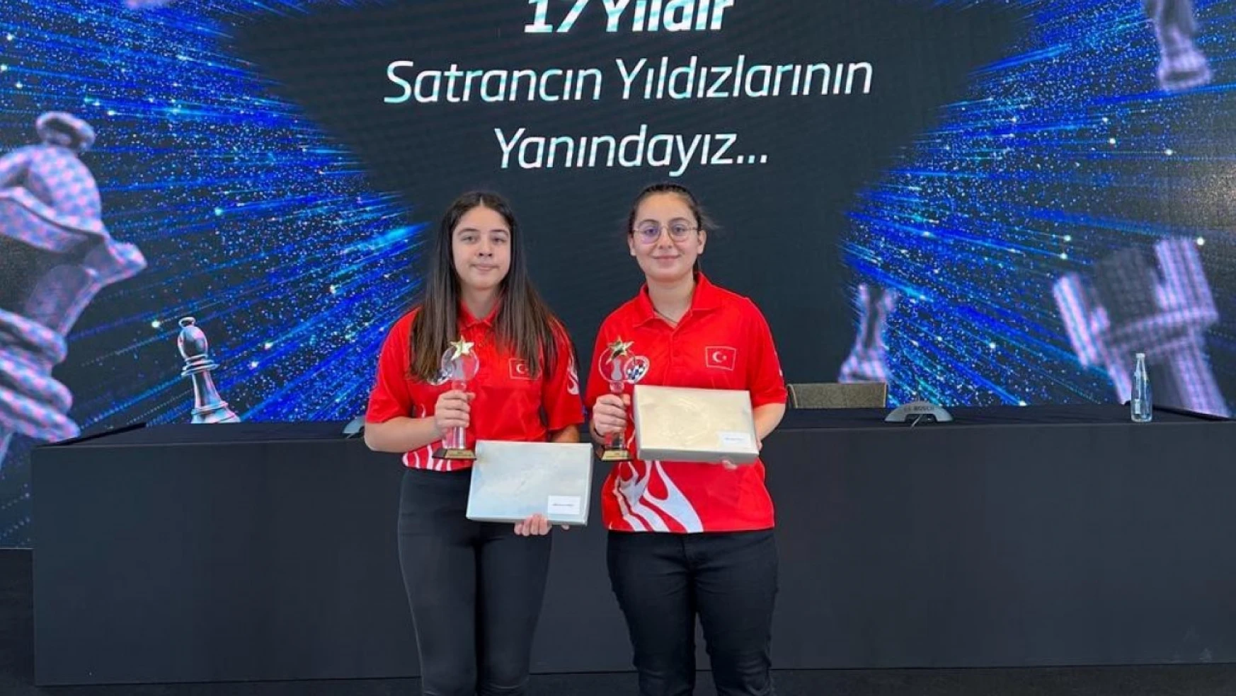 Gaziantep Kolej Vakfı'nın satrançtaki yıldızları ödüllendirildi