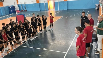 Silivrispor yönetiminden voleybol takımına moral ziyareti
