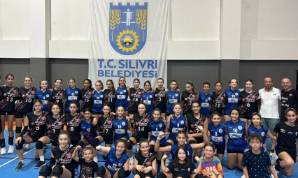 Çağrıbeyli kızlar kupalarını aldı