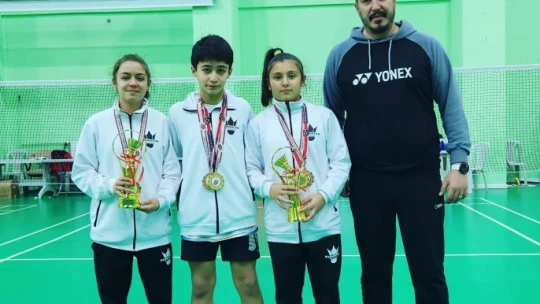 13 Yaş Altı Türkiye Badminton Şampiyonası'nda Eskişehir madalyaları topladı