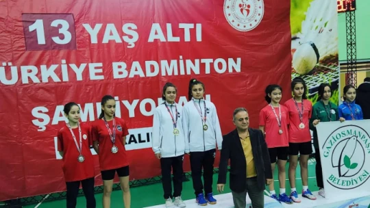 13 Yaş Altı Türkiye Badminton Şampiyonası'nda Eskişehir madalyaları topladı