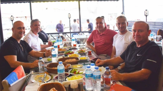 Kasarcı yönetimini Çakallı'da ağırladı