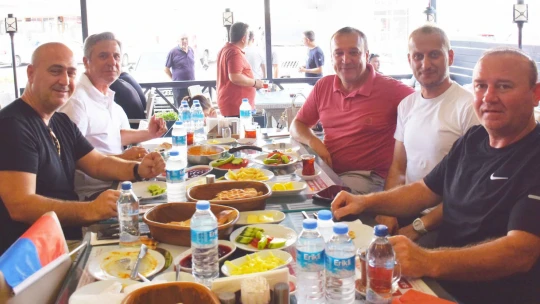Kasarcı yönetimini Çakallı'da ağırladı