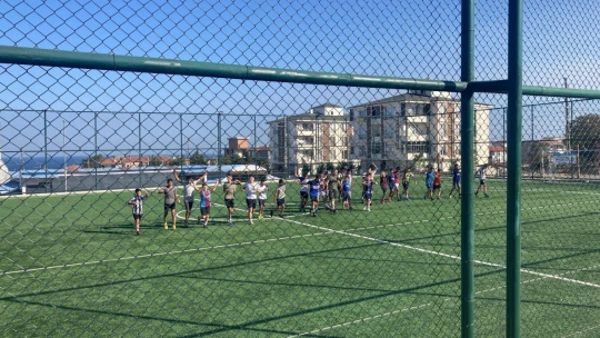 Gümüşyakaspor gençleriyle sahaya indi
