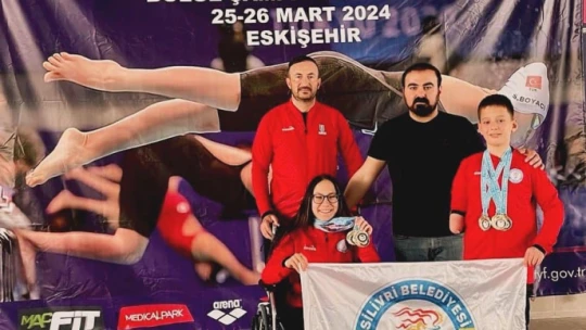 Silivrili yüzücüler Eskişehir'de madalyaları topladı