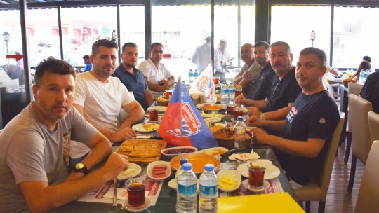 Kasarcı yönetimini Çakallı'da ağırladı