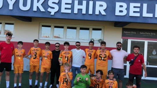 Silivri Türk Ocakları'ndan Yıldızlara destek: Minikler Sahada, Duygular Zirvede