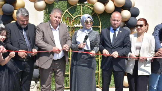 Mina Aydın güzellik salonu açıldı