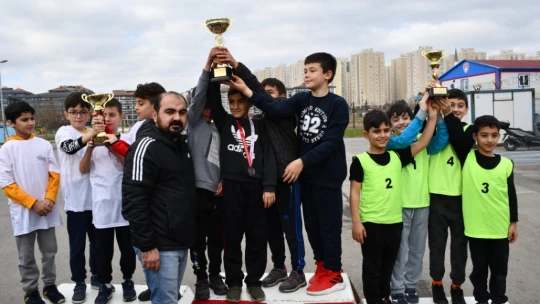 Silivri'de okullar arası Atatürk koşusu düzenlendi