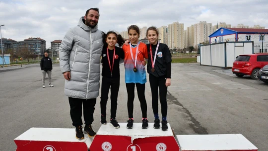 Silivri'de okullar arası Atatürk koşusu düzenlendi