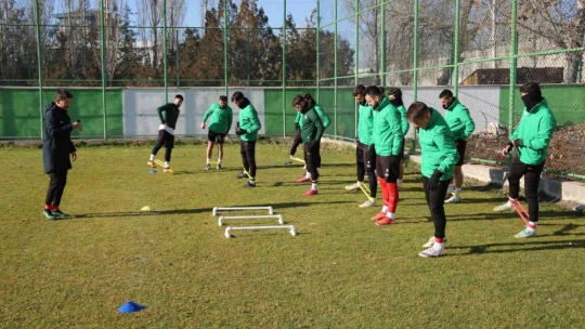 Sivas Belediyespor'un yeni teknik direktörü Hayrettin Yerlikaya ilk idmanına çıktı