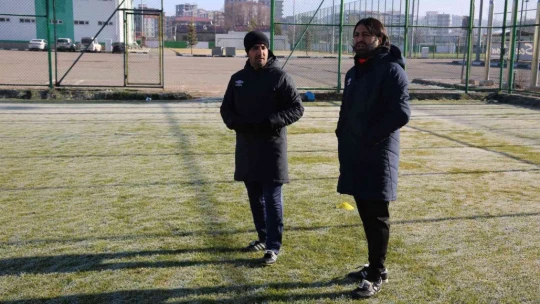 Sivas Belediyespor'un yeni teknik direktörü Hayrettin Yerlikaya ilk idmanına çıktı