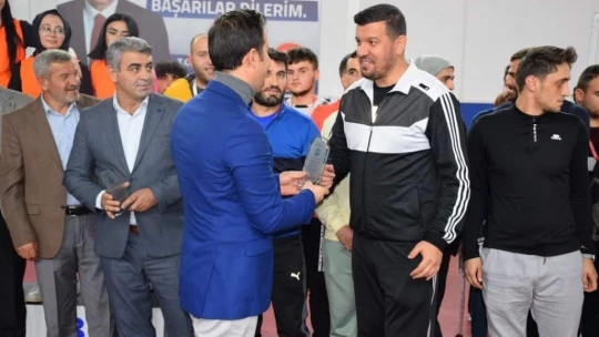 Tomarza Kaymakamlık Voleybol Turnuvası Sona Erdi