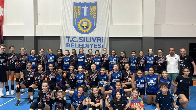 Çağrıbeyli kızlar kupalarını aldı