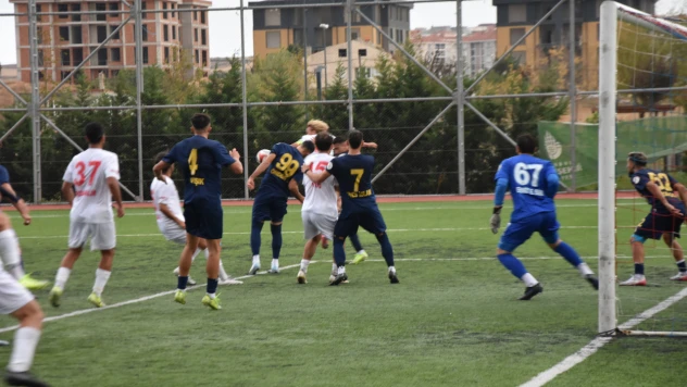 Küçükçekmece Sinopspor Zorlanmadan 3 Puanı Aldı: 3-1