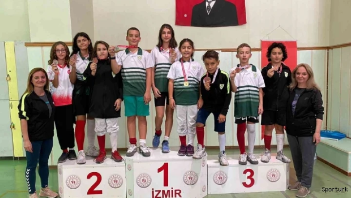Manisa BBSK'lı eskrimcilerden 16 madalya