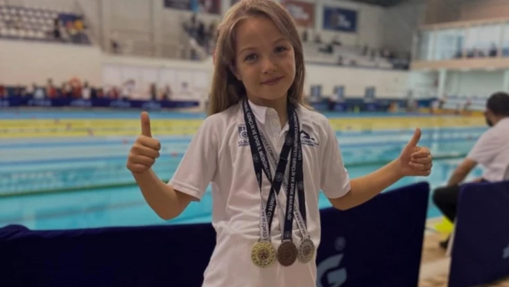 Silivrili Minik Yüzücü Zeynep Arat’tan gururlandıran başarı: Türkiye İkincisi