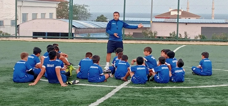 Gümüşyakaspor futbolcu fabrikası tam gaz çalışıyor