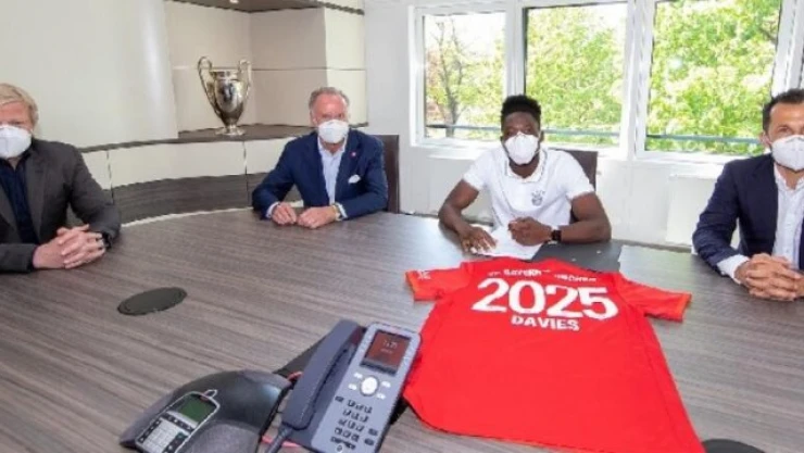 Alphonso Davies imzayı böyle attı