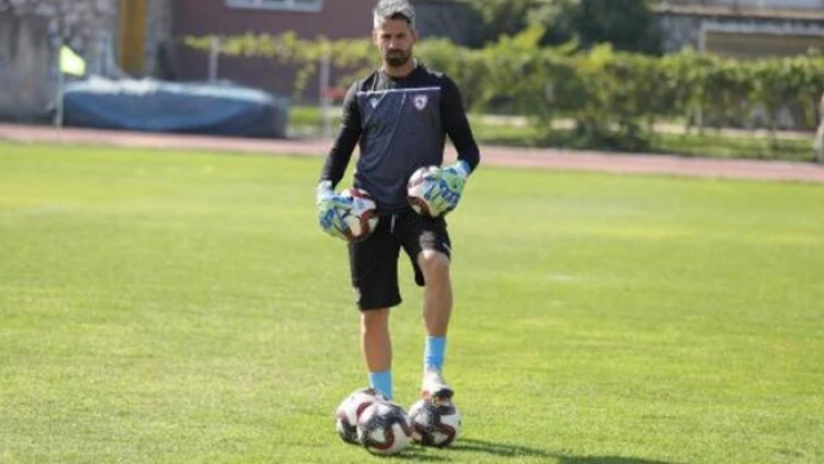Tecrübeli futbolcu babasını koronavirüs nedeniyle kaybetti