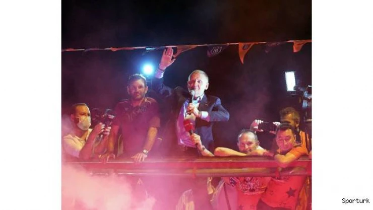 Göksel Gümüşdağ: &quotTürk futbolunda bir devrim niteliğinde başarı hikayesi yazıldı"