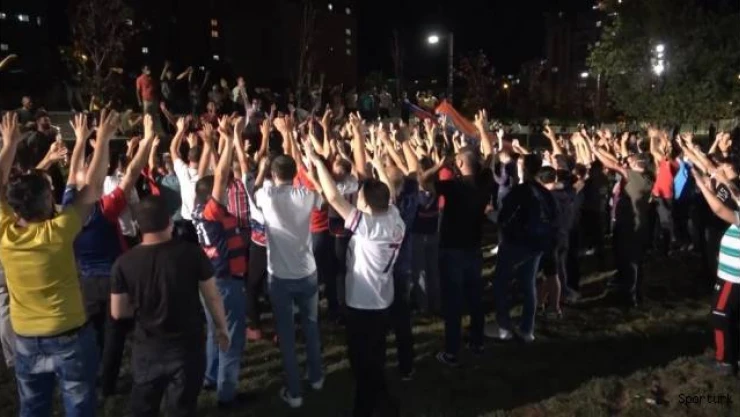 Şampiyonluk sevinci sosyal mesafeyi unutturdu