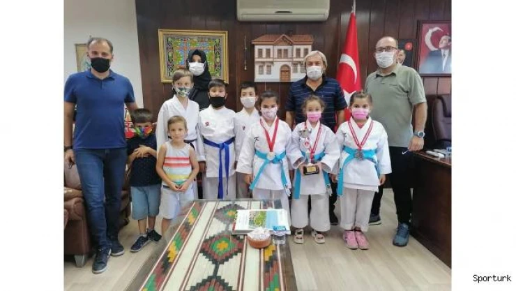 1308 Osmaneli Belediyespor karate minikler takımı Türkiye ikincisi oldu