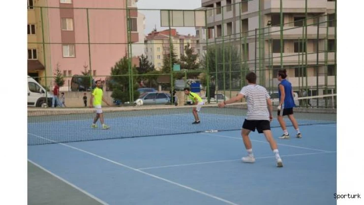 30 Ağustos Ayak Tenisi Zafer Kupası'nda heyecan başladı