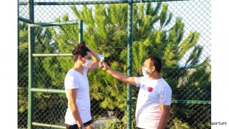 Akçaabat'ta ayak tenisi turnuvası