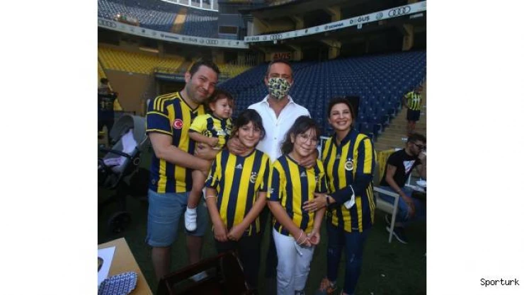 Ali Koç, Ülker Stadı'ndaki kahvaltıda taraftarlarla bir araya geldi