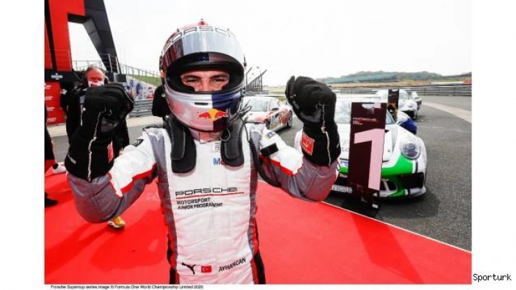 Ayhancan Güven, 30 Ağustos Zafer Bayramı'nı Belçika'da kutladı