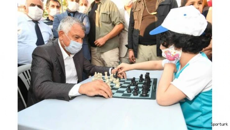 Büyükşehir'den binlerce çocuğa güvenli ortamda spor yapma olanağı