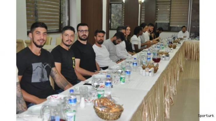 Efeler'e kupa öncesi moral yemeği