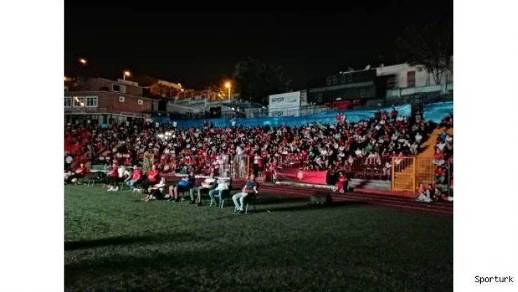 Fatih Karagümrük taraftarından Süper Lig coşkusu