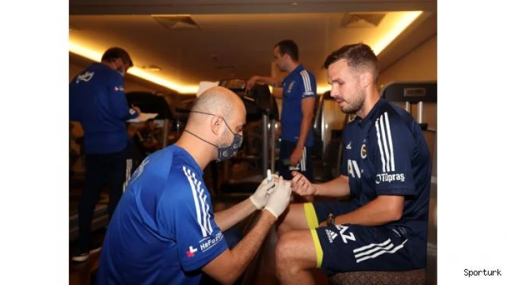 Fenerbahçer'de Novak ve Sinan Gümüş testten geçti