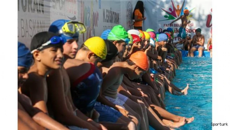 Gençlik ve Spor Bakanlığı'ndan 19 kente portatif yüzme havuzu