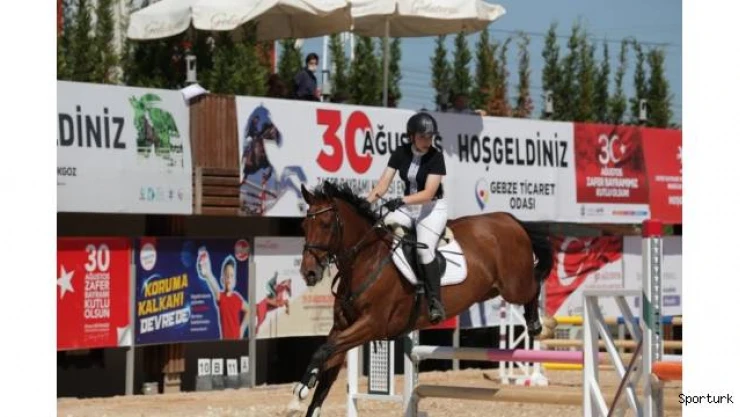 İzmit Belediyesi Gazi Mustafa Kemal Kupası yarışları nefes kesti