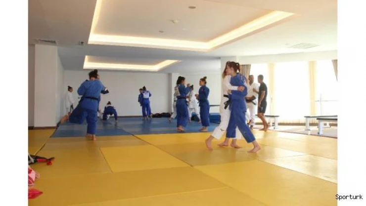 Judo Olimpik Kadın Milli Takımı hazırlıklarına Erzurum'da devam ediyor