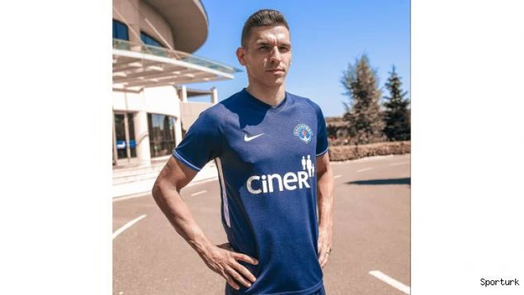 Kasımpaşa yeni sezon formalarını tanıttı