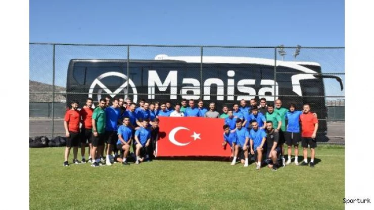 Manisa FK da 30 Ağustos Zafer Bayramı'nı kutladı