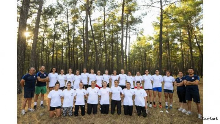 Muratpaşa Belediyespor kadın hentbol takımı yeni sezon hazırlıklarını sürdürüyor