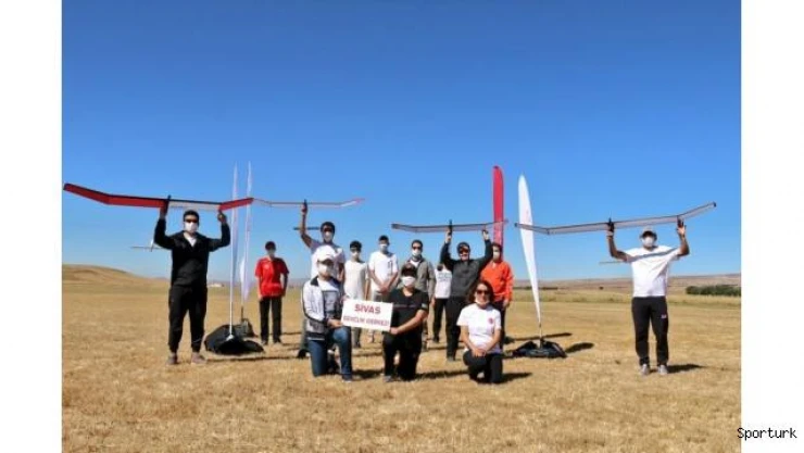 &quotModel Uçaklar" zafere uçtu